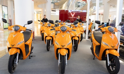 Ahamove mua 200 xe máy điện Feliz S từ VinFast, thuê 1.000 xe máy điện từ GSM